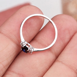 Vente en gros de bagues en argent sterling 925 massif avec saphir bleu ovale naturel, bijoux fins, Memoria Jewels - Product Image 6