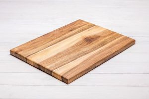 Planche à découper en bois artisanale avec grain de bois naturel, planche à découper de cuisine durable pour la maison et la restauration - Product Image 5
