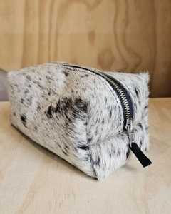 Export Quality Genuine Leather Hair for Bag Zipper Fashion Letter Pattern-Customized Logo Travel <b>Makeup</b> <b>Case</b> LHON-0015 - Product Image 2
