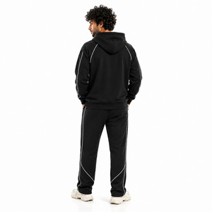 Conjunto Deportivo Personalizado para Hombre, Sudadera con Capucha y Pantalones Jogger Negros, Corte Ajustado, Ropa de Gimnasio, Marca Privada OEM - Product Image 2
