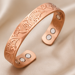 Brazalete Magnético de Metal Puro con Grabado Botánico Auténtico, Joyería Metálica de Diseño Exquisito, Regalo Promocional Novedoso - Product Image 4