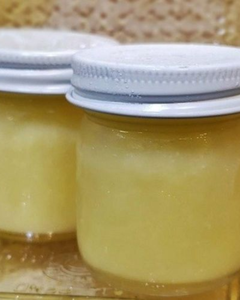 Fournisseur de Gelée Royale Fraîche de Qualité Supérieure en provenance du Vietnam - Product Image 1