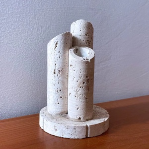 Porte-bougie multi-tubes en pierre de travertin moderne, design sculptural artisanal, ajoute une chaleur artistique et une texture naturelle - Product Image 1