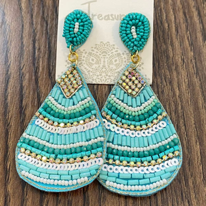 Pendientes Largos con Borlas de Cuentas Hechas a Mano, Diseño Delicado con Cuentas de Semillas - Product Image 1