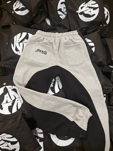 Pantalones Deportivos Unisex de Felpa 100% Algodón, 450 GSM, de Dos Tonos, con Logotipo Bordado y Puños, para Hombre - Product Image 3