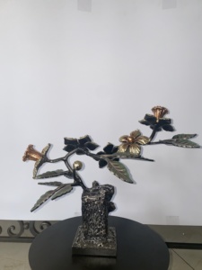 Escultura de Bonsái de Hierro Fundido Pintado y Chapado en Oro Khang Hung Phat, Pieza de Arte Decorativa de Estilo Oriental Tradicional, 8cmx8cmx18cm - Product Image 4
