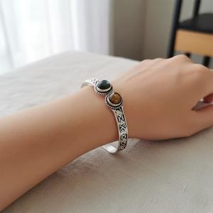 Brazalete Clásico Bohemio de Dos Piedras con Gemas Naturales, Hecho a Mano, Chapado en Plata sobre Latón, Ajustable, Unisex, Joyería para Regalo - Product Image 1