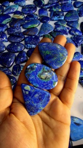 Cabujón de Azurita y Malaquita Natural |   Piedras Preciosas Sueltas de Alta Calidad, Pulimentadas, de Formas Mixtas, 18-40 mm, 5-16 g |   Venta al por Mayor de Gemas Nk - Product Image 2