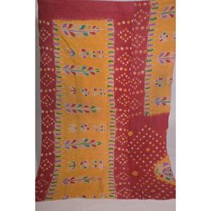 ผ้าห่มควิลท์ลายพิมพ์แบบวินเทจทำมือจากลาวีนาส ผลิตจากผ้าฝ้ายอินเดีย ลายดอกไม้  แบบย้อนกลับด้านได้  เป็นมิตรต่อสิ่งแวดล้อม ซักได้  สไตล์โบโฮ - Product Image 1