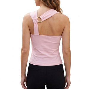 Débardeur pour femme en matière 100 % respirante et à séchage rapide, style vêtements de sport personnalisés. - Product Image 2