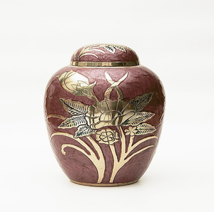 Urna verde esmeralda pulida con un emblema dorado del árbol de la vida. Disponible a precios de mayorista con bolsa de terciopelo a juego. - Product Image 3