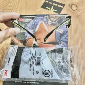 Gafas de Seguridad Ligeras SF401AF con Marco de PVC y Lentes Transparentes con Revestimiento Antirrayaduras, Hechas en Taiwán - Product Image 6