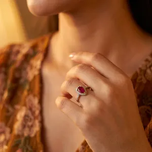 Bague de mariage élégante en or jaune 14 carats avec rubis pour femme, bijou raffiné et contemporain, qualité export premium - Product Image 1