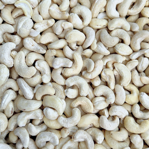 Nueces de Anacardo Kaju en Empaque OEM/ODM, Marca SANTIGO, Bajo Precio, Exportadas a Oriente Medio y la UE - Product Image 1
