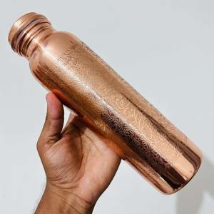 Bouteille en cuivre artisanale de qualité supérieure pour la cuisine, bouteille d'eau en cuivre d'Inde pour une hydratation pure et saine - Product Image 3