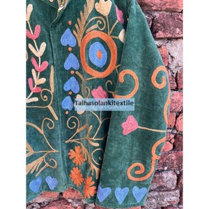 Blazer en velours vert sarcelle, motif floral brodé à la main, col rabattu, manches longues, veste d'automne pour femme - Product Image 3