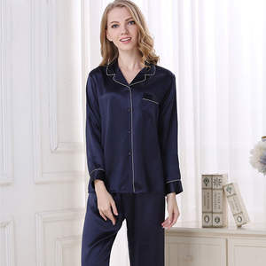 Ensemble pyjama en satin bleu marine pour femme, manches longues, boutonné, vêtements de nuit soyeux, vêtements de détente - Product Image 3