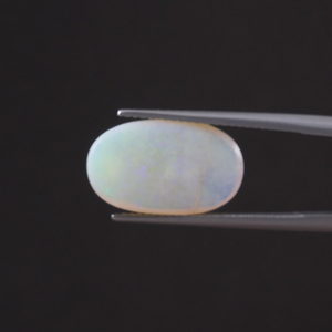โอปอลสีขาวคุณภาพสูง น้ำหนัก 4.82 กะรัต รูปทรงวงรี ขัดเงาด้วยมือ ผ่านการรับรองจาก IGI  ขนาด 17.5x10.5 มม.  ผ่านการเคลือบด้วยน้ำมัน/แว็กซ์ - Product Image 3
