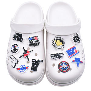 Accesorios Decorativos para Zuecos de la Serie War, de Goma PVC Suave, con Diseños de Armas, Revólveres, Escopetas y Aviones de Combate - Product Image 3