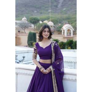 LIVEWEAR Lehenga Choli de créateur pour mariage, couleur violette - Product Image 4