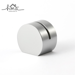 Porte-cartes de visite en métal argenté demi-rond, support de présentation de cartes de visite minimaliste pour bureau, support de cartes de visite moderne pour table de bureau - Product Image 1