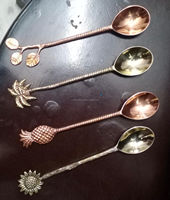 Ensemble de couverts de luxe faits à la main en laiton, style floral, écologiques, de haute qualité, pour cadeaux, café/thé, Inde