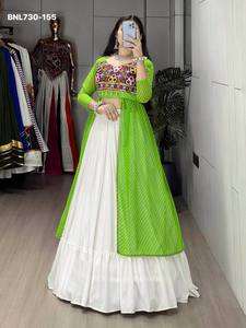 Conjunto de Lehenga de Rayón y Algodón con Borde de Volantes Sólidos en Color Blanco y Kurti Tradicional con Bordados Elegantes, Colección de Moda Femenina - Product Image 5