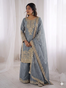 Ensemble trois pièces Fendy en soie avec tunique brodée, pantalon assorti et dupatta, motif à motifs complexes HHI 535 - Product Image 2