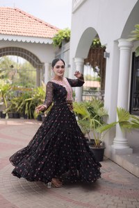 Kurti de georgette sintético con estampado Bandhej, bordado Gamthi y adornos de espejo, perfecto para las noches de Garba. - Product Image 4