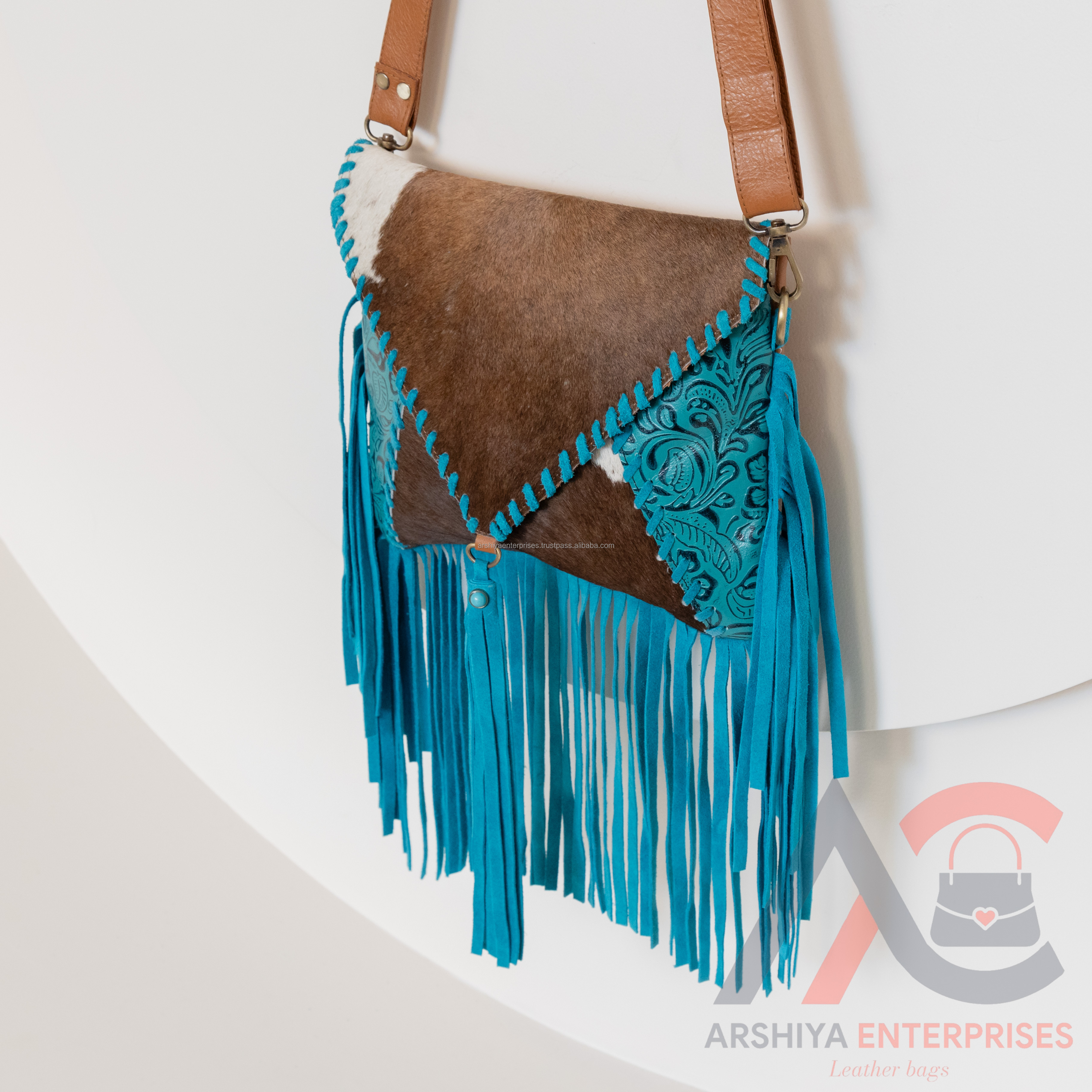 สีน้ำตาลอมเทอร์ควอยซ์