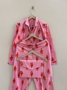 Hermoso Conjunto de Pijama de Algodón con Estampado de Langosta Hecho a Mano, Ropa de Dormir de Lujo - Product Image 5