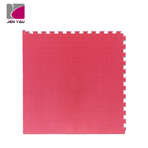 แผ่นโฟมเชื่อมต่อกัน Jen Yau สีแดง ขนาด 100x100 ซม. หนา 20 มม. ลายตารางหมากรุก สำหรับศิลปะการต่อสู้ - Product Image 1