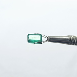 Esmeralda Verde de 3.64 Quilates de Zambia, Gema Suelta (4.25 Ratti) - Product Image 4