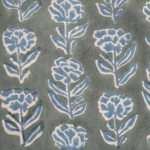 Tela Estampada a Mano con Flores Azules Salvia, Motivo Floral Azul Suave sobre Verde Polvoriento - Product Image 3