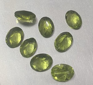 Natürlicher Peridot im Ovalschliff, polierter Edelstein aus Rajasthan für Juweliere und Schmuckexporteure, Großhandelslieferung - Product Image 3