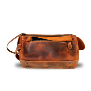 Neceser de Viaje de Cuero Genuino Hecho a Mano de Lujo para Hombre, con Correa para Colgar - Product Image 6