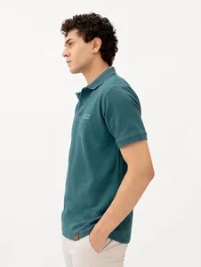 เสื้อเชิ้ตแขนสั้นผู้ชายสีเขียวล้วน ผลิตจากผ้าโพลีเอสเตอร์ 100% แบบวาฟเฟิล ยี่ห้อ Oneten Apparels สวมใส่สบายๆ ติดกระดุม - Product Image 1