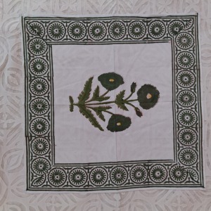 Textiles indiens traditionnels Channi, tissus décoratifs de luxe imprimés sur mesure, 100% coton, nappes de table décoratives 60x60cm pour les mariages - Product Image 1