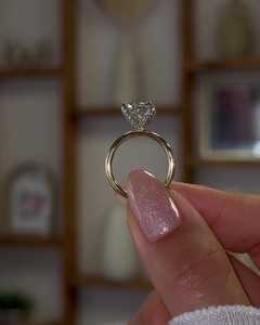Bague de fiançailles en diamant CVD cultivé en laboratoire de 4 carats, taille coussin, avec alliance en or massif 18 carats, certification IGI, clarté VS+, couleur blanche D/E/F - Product Image 2
