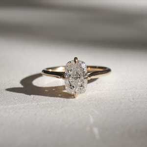 Anillo de compromiso de diamante cultivado en laboratorio con cojín alargado de 1,0-3.0cts - Product Image 3