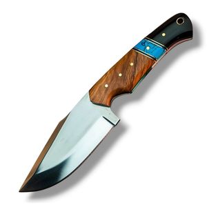 Couteaux de chasse traditionnels en acier au carbone avec finition décorative de la lame, manche en bois naturel et étui de protection en cuir pour l'extérieur - Product Image 1
