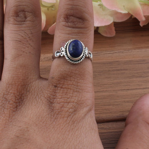 Anillo Solitario Clásico Boho Hecho a Mano con Gema de Lapislázuli de Corte Brillante y Engaste de Bisel en Plata de Ley 925 para Boda o Fiesta - Product Image 1