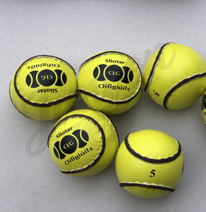 Ballon de Hurling Personnalisé OEM Sliotar en Cuir PU avec Noyau en Liège, Ballon Gaélique pour l'Entraînement et les Matchs Professionnels Sliotars GAA - Product Image 1