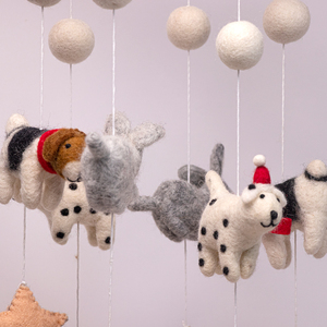 Móvil de Cuna para Bebé Hecho a Mano con Fieltro de Aguja, Juguete Colgante Ecológico de Fieltro de Lana con Animales y Estrellas para Decoración de Techo de Cuarto de Bebé y Recién Nacidos - Product Image 4