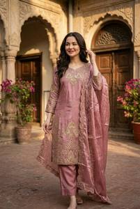 Ensemble Kurti et pantalon prêt-à-porter haut de gamme – Soie GMY avec dupatta richement ornée - Product Image 3