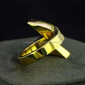 Anillo Unisex de Plata de Ley 925 Chapado en Oro Amarillo con Diamante Moissanita de Corte Redondo en Forma de Rayo, Estilo Hip Hop, para Uso Diario - Product Image 2