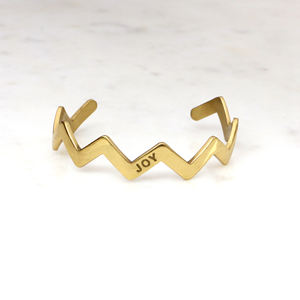กำไลข้อมือทองเหลืองลายซิกแซก สลักคำว่า JOY กำไลแบบเรียบง่าย ดีไซน์เรขาคณิต ของขวัญสร้างแรงบันดาลใจสำหรับผู้หญิง - Product Image 2
