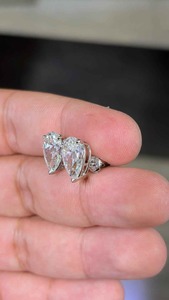 Boucles d'oreilles clous en diamant taille poire, sertissage griffe, classiques, unisexes, à visser, bijoux élégants, cadeau pour femmes et hommes, pour le quotidien, les fêtes, luxe - Product Image 4