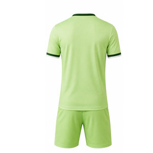 Tenue de football personnalisée pour équipe, maillot et short sublimés de haute qualité, conçus pour les entraînements, les matchs et les compétitions. - Product Image 3
