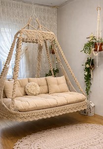 Silla Colgante Doble de Macramé Estilo Boho |   Columpio Colgante Hecho a Mano en Color Beige |   Columpio de Jardín y Terraza con Cojines - Product Image 1